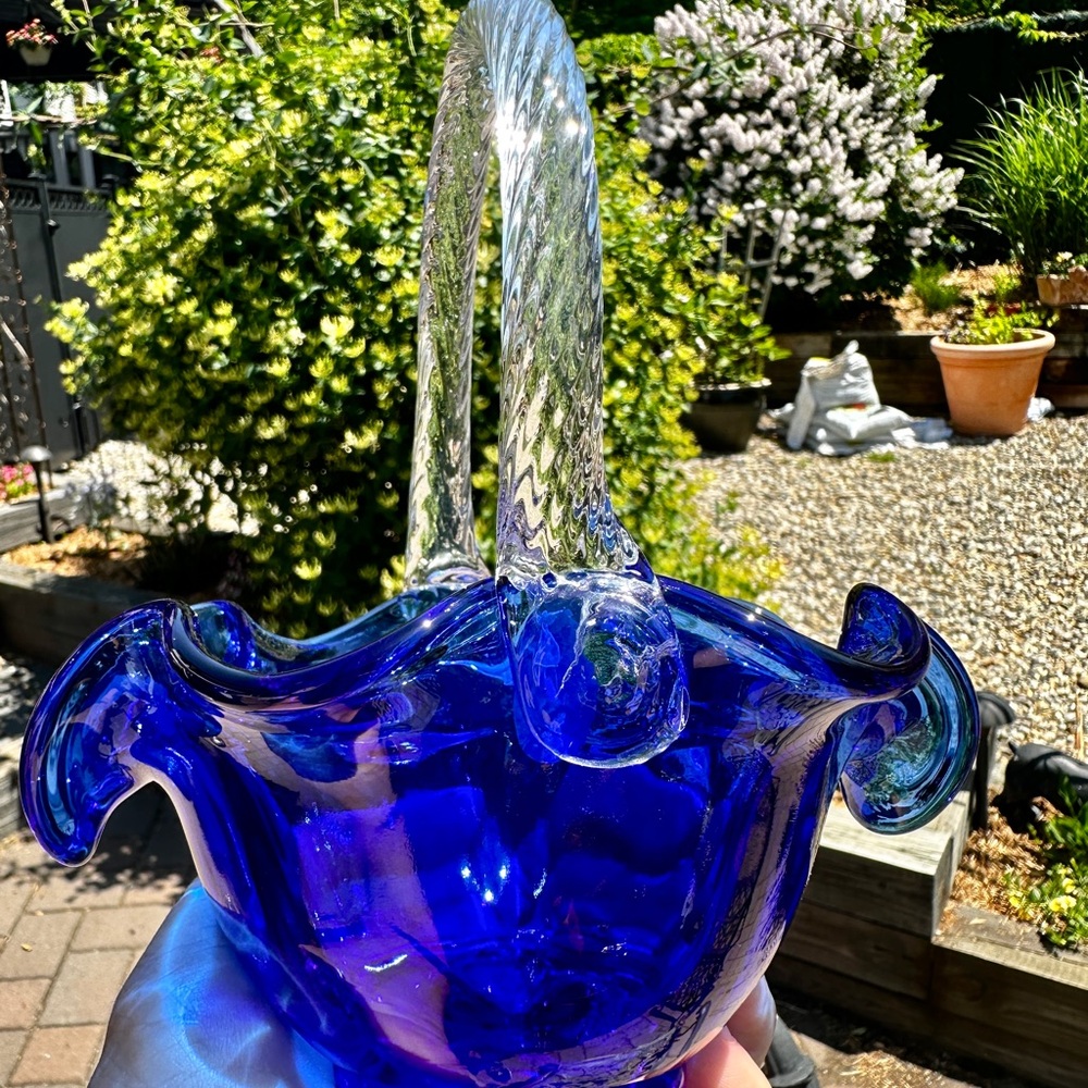Cobalt blue signed Tom Fenton 02 glass basket. - Picture 8 of 9
